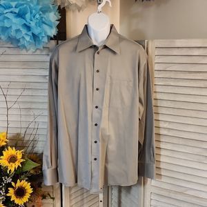 Kenneth Cole brand Men's button down dress shirt 👔